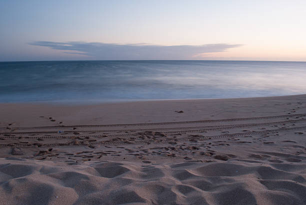 Depois do pôr-do-sol na praia - foto de acervo