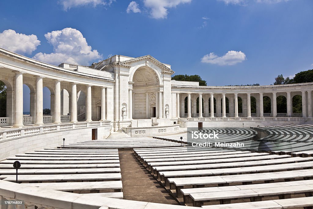 Memorial Amphitheater no Cemitério Nacional de Arlington - Foto de stock de Arlington - Virgínia royalty-free