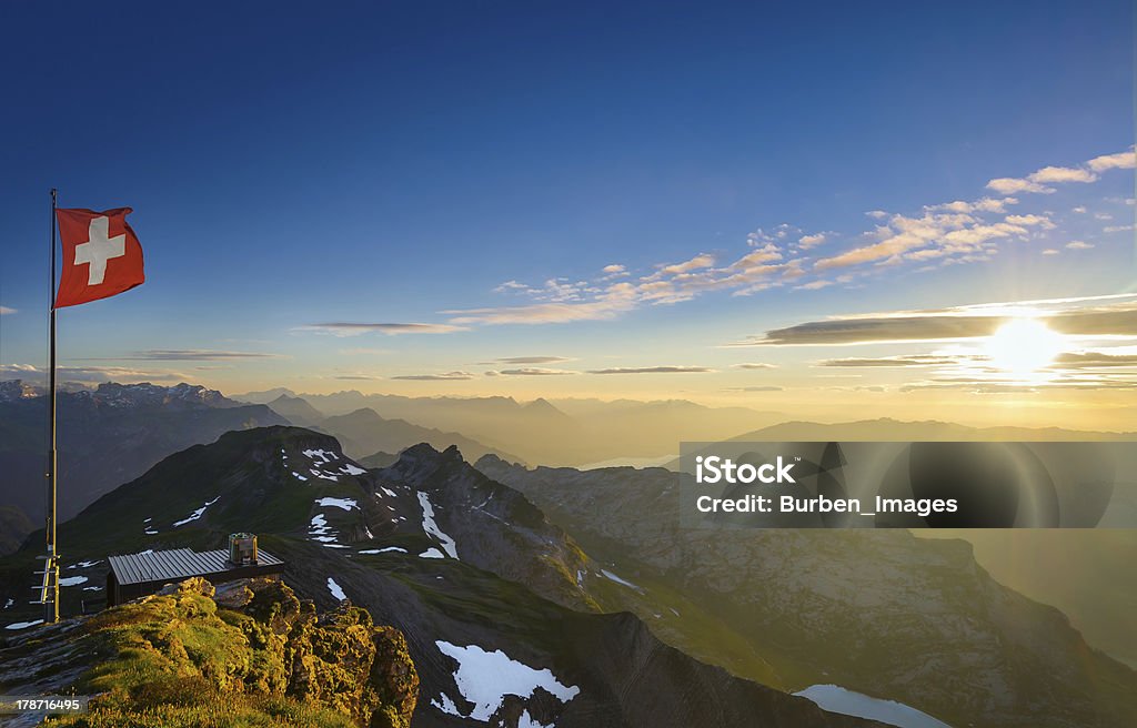 Alpes suíços no pôr-do-sol - Foto de stock de Bandeira royalty-free