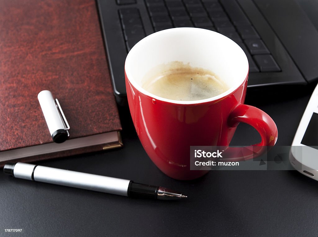Xícara de café e Objetos para negócios - Foto de stock de Acordar royalty-free
