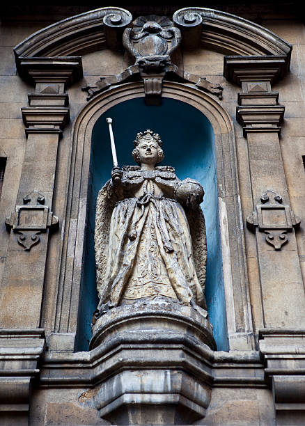 Elizabeth I Statue at St Dunstan-in-the-West Church An original statue of Elizabeth I in the courtyard of St Dunstan-in-the-West Church. It is the oldest outdoor statue in London. elizabeth i of england photos stock pictures, royalty-free photos & images