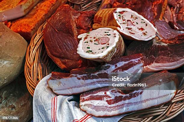 Photo libre de droit de Saucisse Jambon Et De Bacon banque d'images et plus d'images libres de droit de Aliment - Aliment, Aliment en portion, Aliment fumé