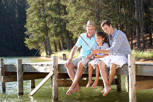 père, fils et petit-fils de pêche ensemble - fishing lake grandfather grandson photos et images de collection