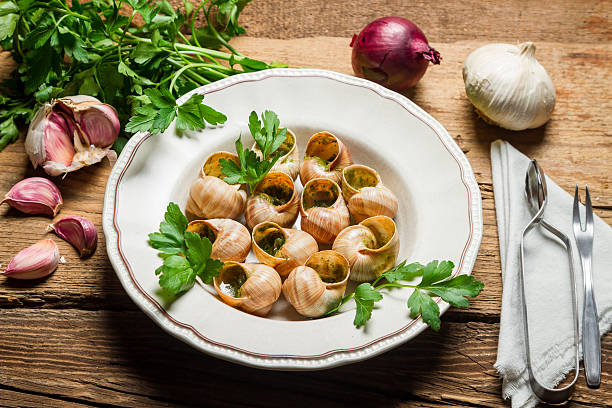 巻き貝、自家製のガーリックのバター焼き - gourmet snail food escargot ストックフォトと画像