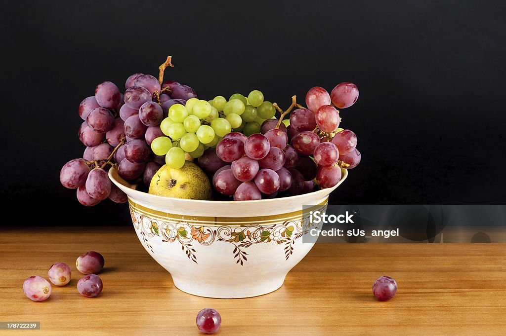 Winogrona i gruszki - Zbiór zdjęć royalty-free (Bez ludzi)
