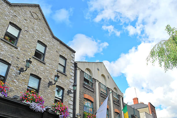 casas em dublin temple bar - dublin ireland brick built structure building exterior imagens e fotografias de stock