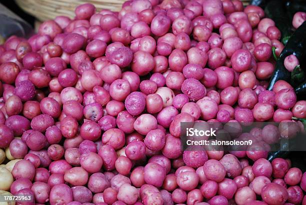 Mini Rojo Papas Foto de stock y más banco de imágenes de Alimento - Alimento, Cena, Comida sana