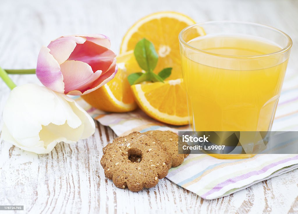 Апельсиновый сок и сладости - Стоковые фото Апельсин роялти-фри