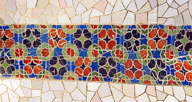 carrelage mur de mosaïques - mosaic tile antonio gaudi art photos et images de collection