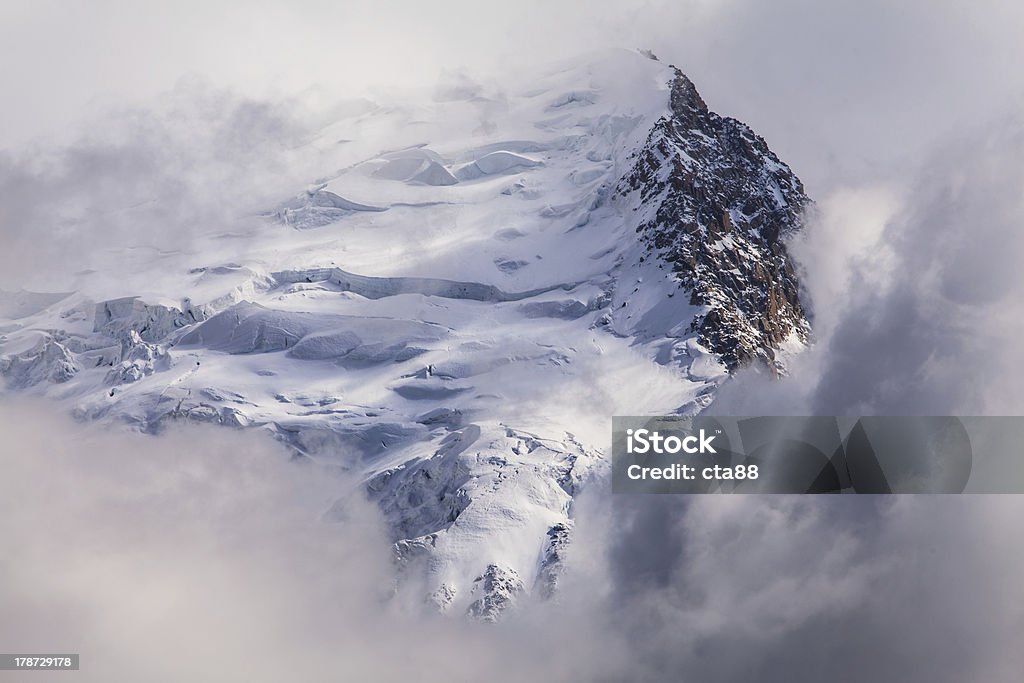 Belas paisagens montanhosas nos Alpes - Foto de stock de Alpes europeus royalty-free