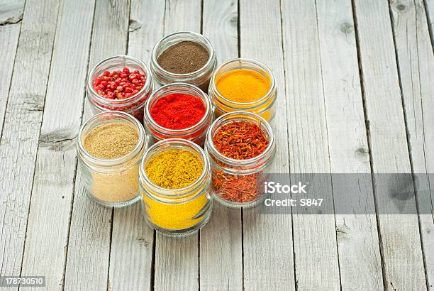 Spices Foto de stock y más banco de imágenes de Aderezo - Aderezo, Alimento, Azafrán - Hierba