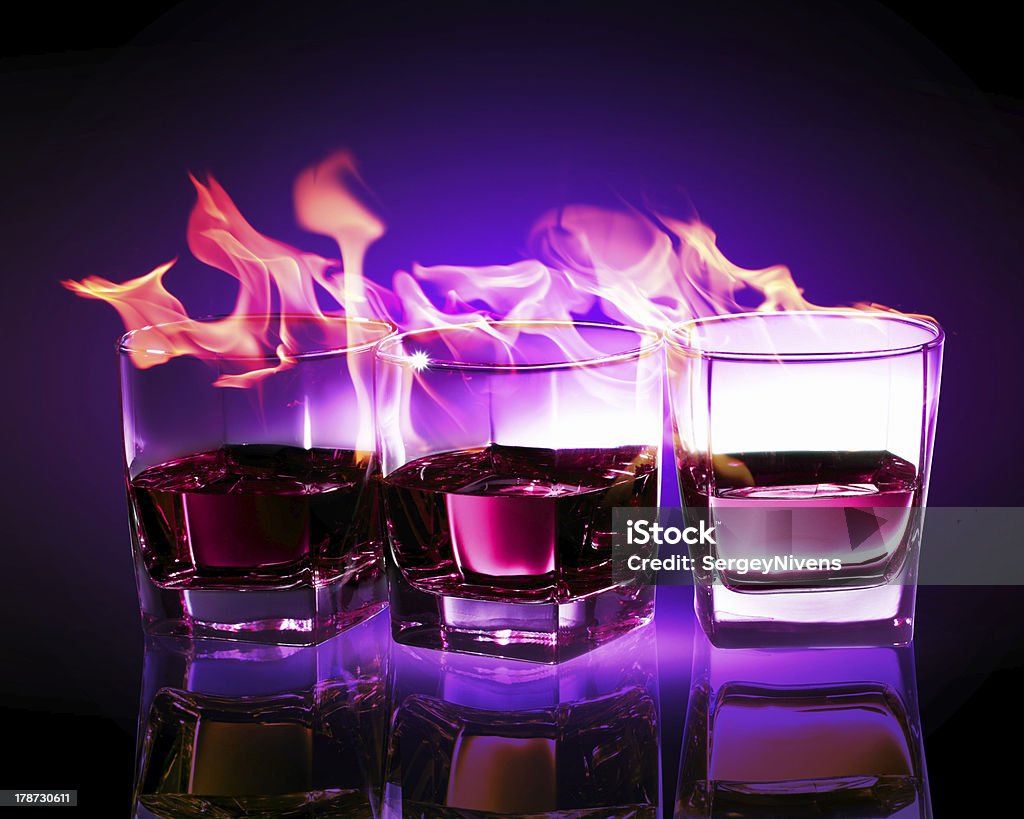 Drei Gläser Brennen Lila Absinth - Lizenzfrei Absinth Stock-Foto