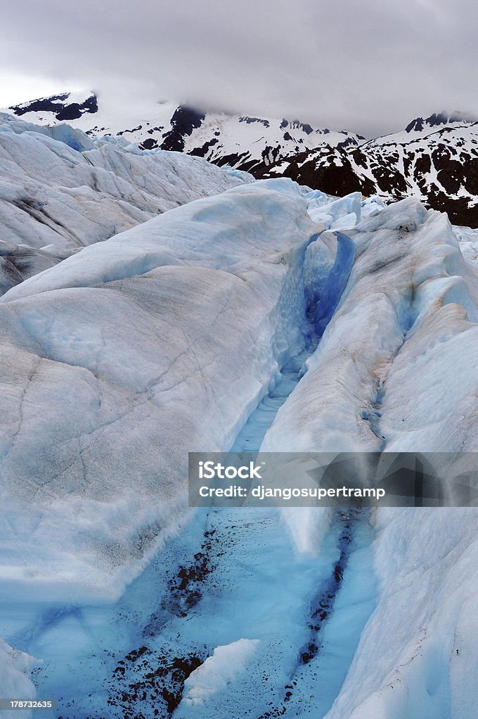 Glaciar de Mendenhall superficie fisura de glaciar - Foto de stock de Aire libre libre de derechos