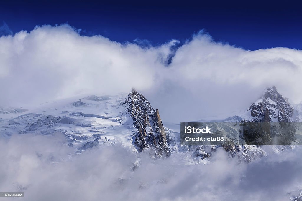 Pięknej górskiej scenerii, w Alpach - Zbiór zdjęć royalty-free (Alpy)