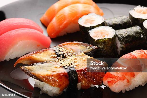 Juego De Sushi Foto de stock y más banco de imágenes de Aguacate - Aguacate, Alimento, Anguila de agua salada