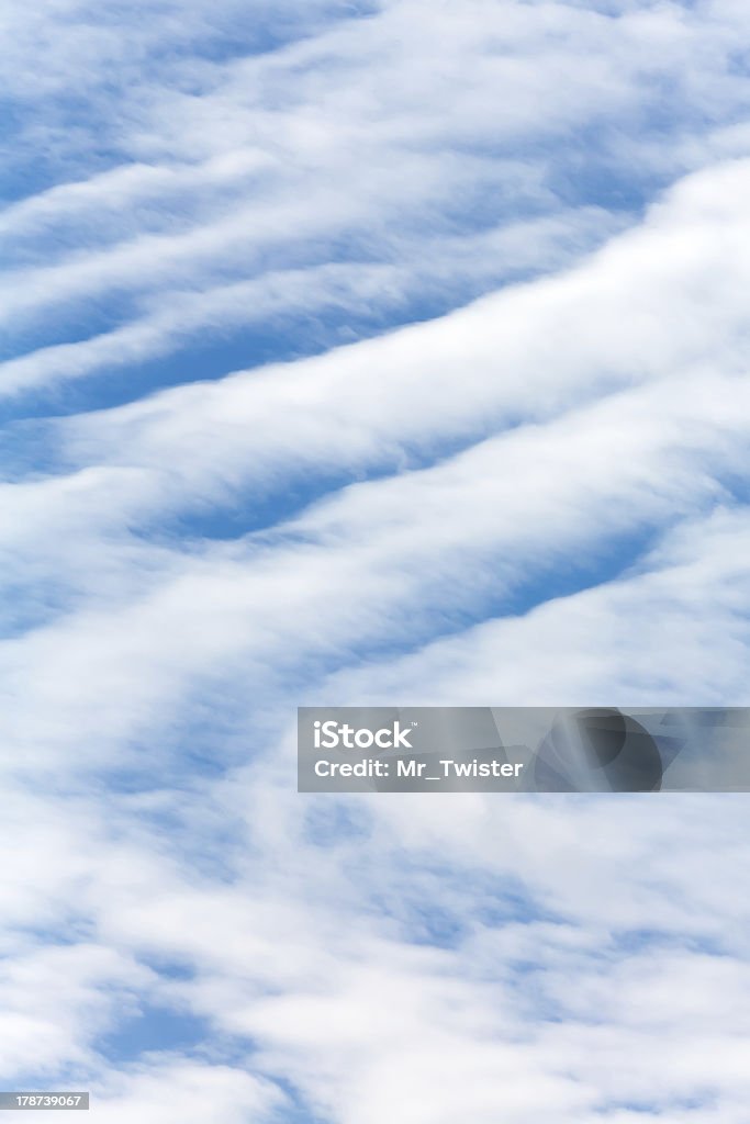 Weiße Wolken im Hintergrund - Lizenzfrei Bedeckter Himmel Stock-Foto