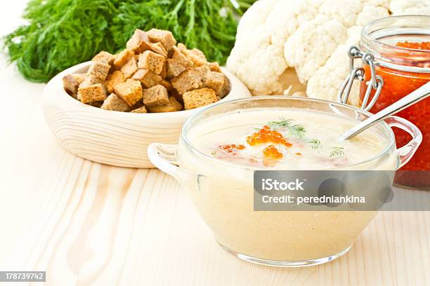 수프 콜리플라워 퓨레 레드 캐비어 그릇에 대한 스톡 사진 및 기타 이미지 - 그릇, 꽃 양배추, 끓는 물에 삶기