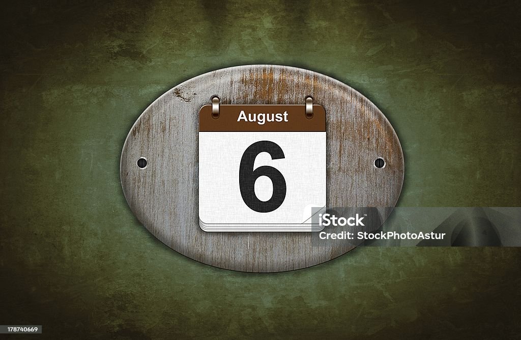 Vecchio calendario in legno con 6 agosto. - Foto stock royalty-free di Agosto