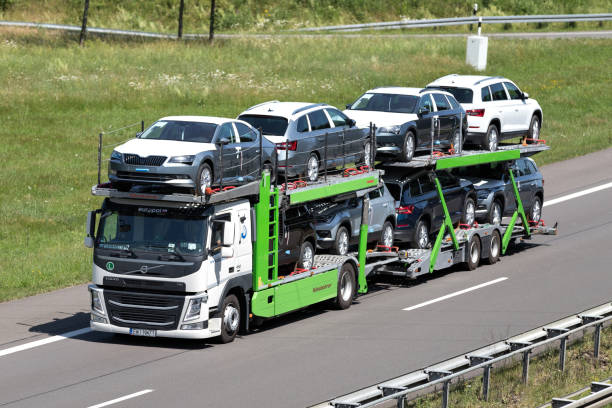 europol volvo fm camião de transporte de automóveis - car transporter audio - fotografias e filmes do acervo