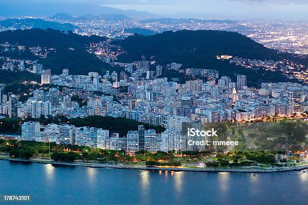 Copacabana Beach Rio De Janeiro Foto de stock y más banco de imágenes de Aire libre - Aire libre, Arreglar, Brasil