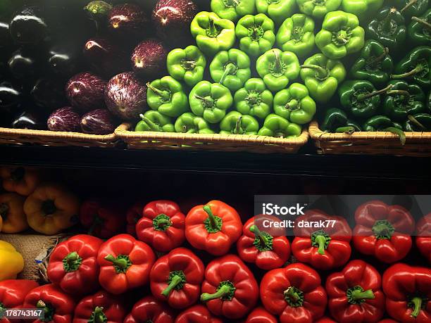 Pimentos Em Loja De Mercearia - Fotografias de stock e mais imagens de Calor - Calor, Comida, Cor Viva