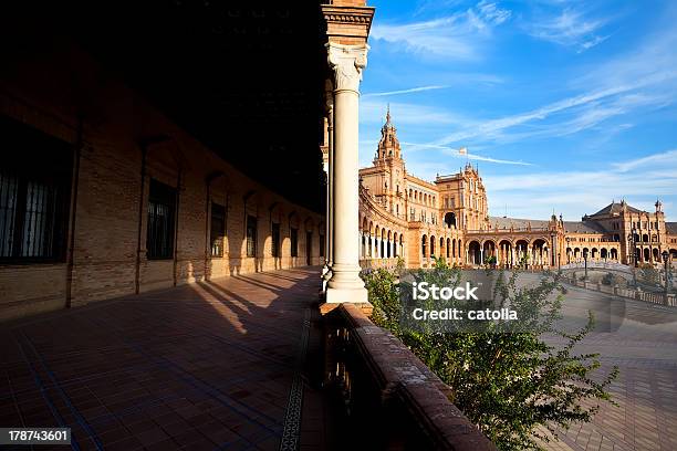 Plaza De Espana В Севилья Испания — стоковые фотографии и другие картинки Андалусия - Андалусия, Архитектура, Без людей