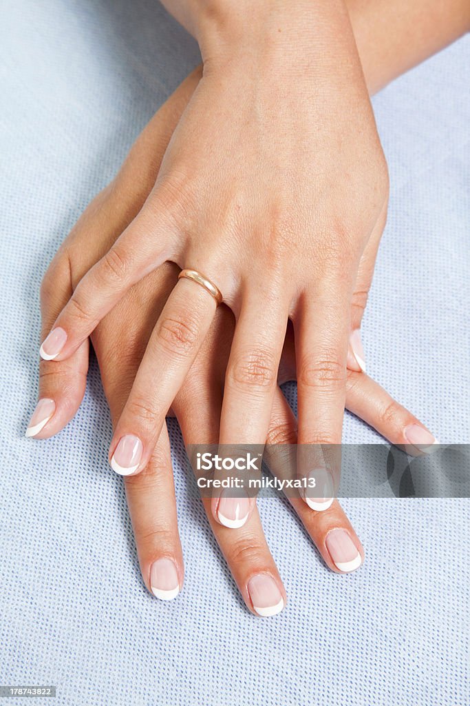 manicure francesa sobre as Mãos - Royalty-free Adulto Foto de stock