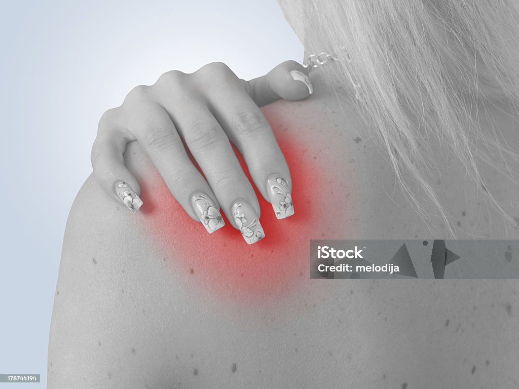 Agudos de dolor de hombro de una mujer - Foto de stock de Adulto libre de derechos
