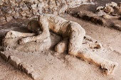 pompeji-opfer.jpg?b=1&s=170x170&k=20&c=r2aOLQRZ6qVBIw8xY54xw7FKB_LjthqXGwBGfeS4Tqs=