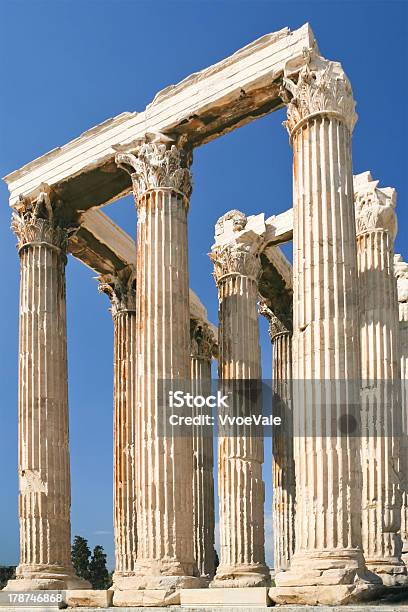 Colonnato Il Tempio Di Zeus Olimpico Di Atene - Fotografie stock e altre immagini di Ambientazione esterna - Ambientazione esterna, Antico - Condizione, Antico - Vecchio stile