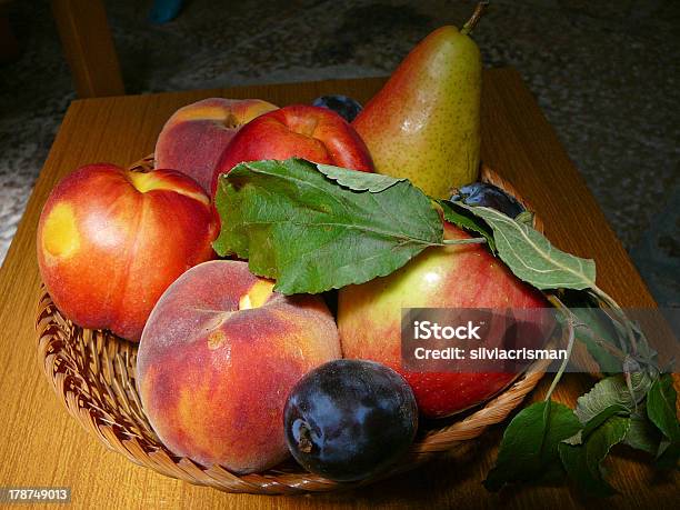 Foto de Ainda Vida De Frutas e mais fotos de stock de Ameixa - Fruta seca - Ameixa - Fruta seca, Comida, Fotografia - Imagem