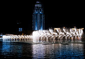 farbige-wasser-brunnen-bei-nacht.jpg?b=1&s=170x170&k=20&c=hQY61SndKLW5QYWB9dHMfjdXOKCgxtO-rh-h80Qxlgo=