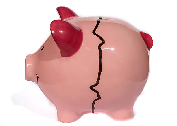 istock Cracked Piggy Bank 178749703