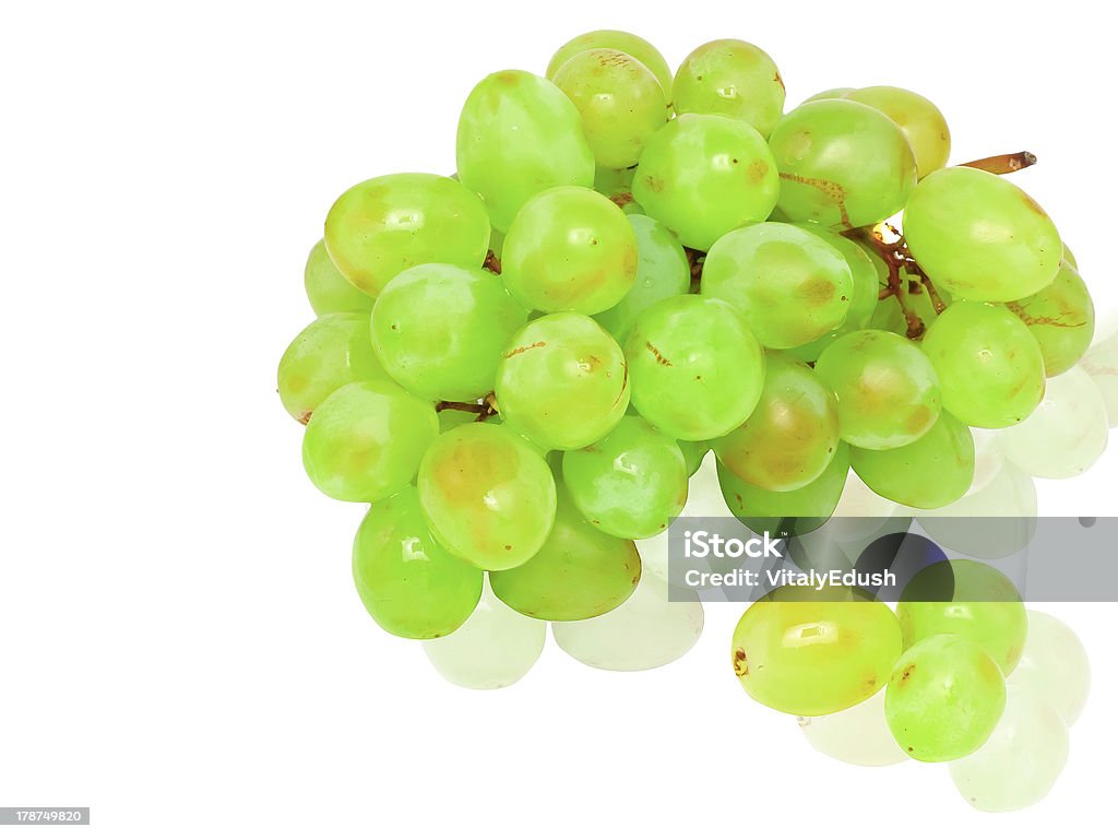 Ramo di uva verde. Isolato - Foto stock royalty-free di Azienda vinicola