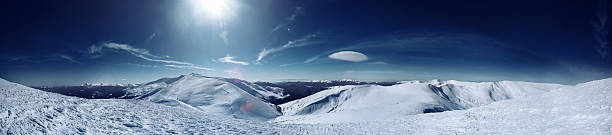 panorama de dragobrat сarpathians área de montanhas de esqui - dragobrat imagens e fotografias de stock