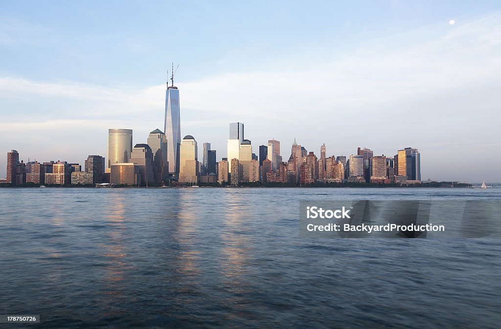 Niższe panoramę Manhattanu w Zmierzch - Zbiór zdjęć royalty-free (Architektura)