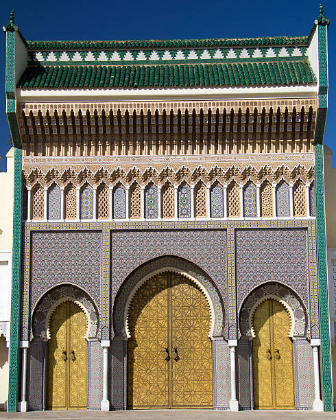 royal palace gate - dar el makhzen foto e immagini stock
