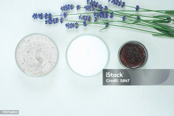 Cremes Cosméticos Flores De Lavanda - Fotografias de stock e mais imagens de Artigo de Higiene Pessoal - Artigo de Higiene Pessoal, Bege, Bouquet