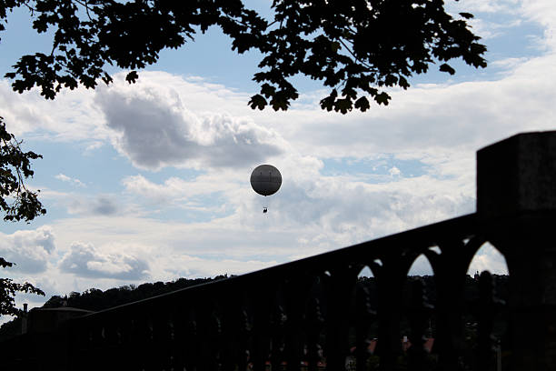 istock Hot Air Balloon Silhouette 178759307