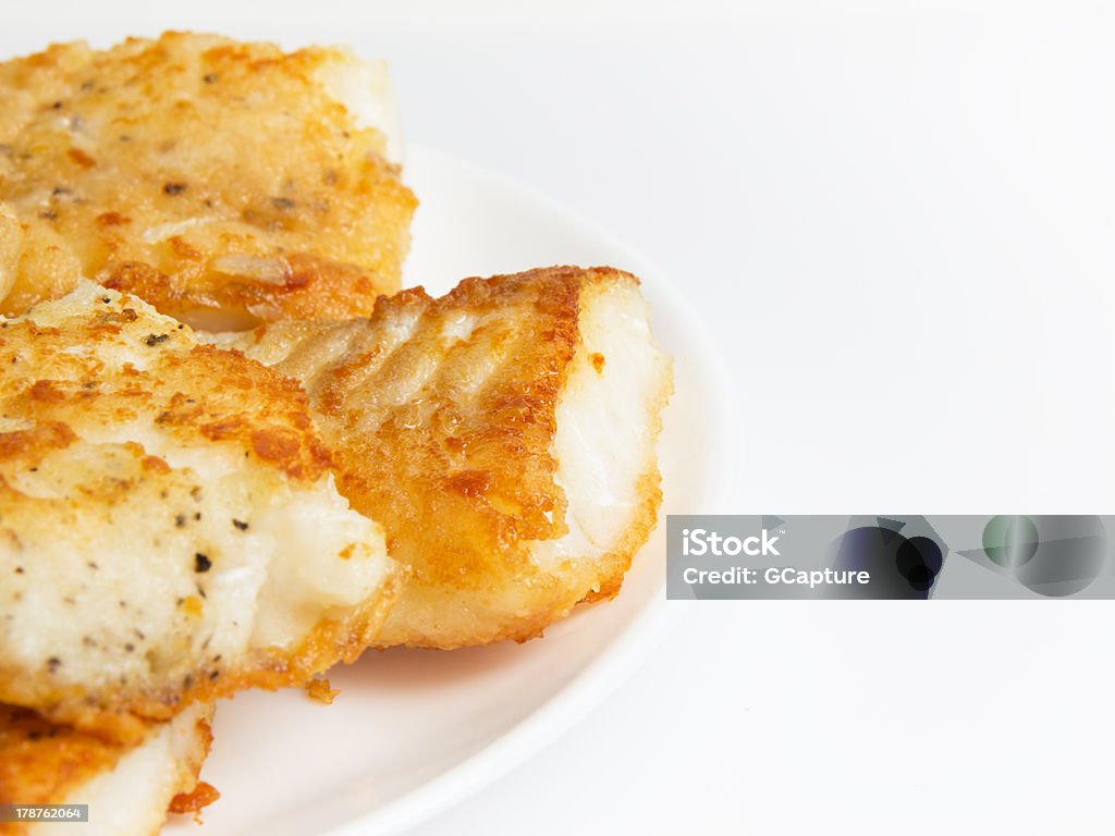 Farinha de bacalhau frito em um prato - Foto de stock de Frito royalty-free