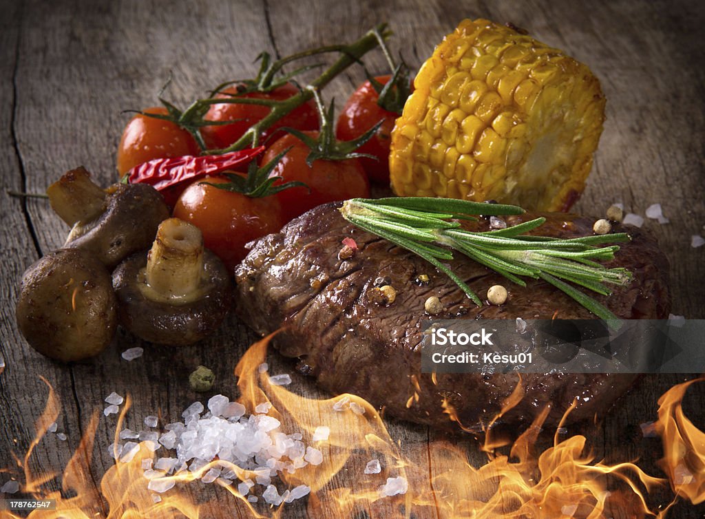 Deliciosos bistecs de carne de res - Foto de stock de Alimento libre de derechos