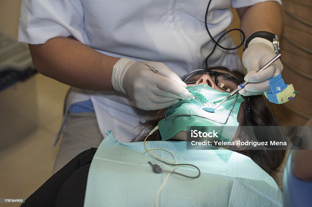 Bei der Zahnarzt - Lizenzfrei Zahnwurzel Stock-Foto