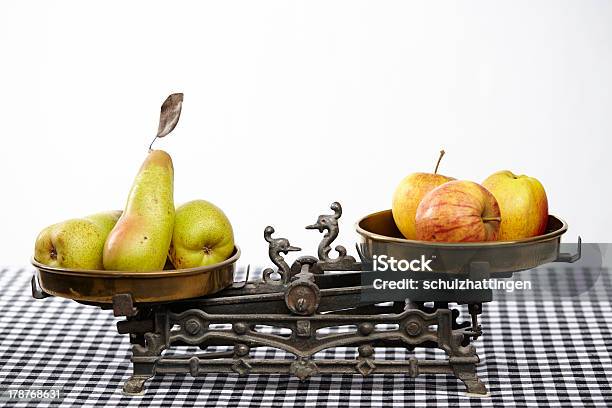 비교값 사과들 Pears 0명에 대한 스톡 사진 및 기타 이미지 - 0명, 과일, 균형