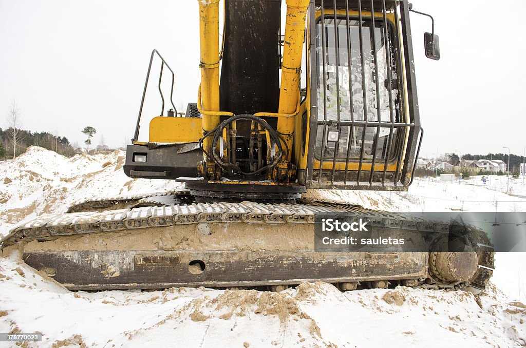 caterpillar dell'escavatore trattore cabina neve inverno - Foto stock royalty-free di Ambientazione esterna