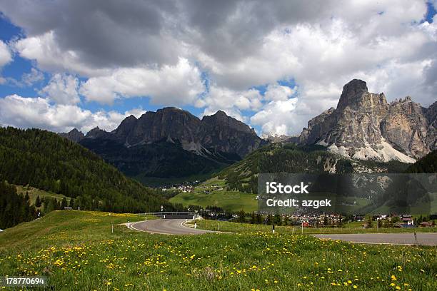 Foto de Alpine Village e mais fotos de stock de Aldeia - Aldeia, Alpes europeus, Alto Ádige