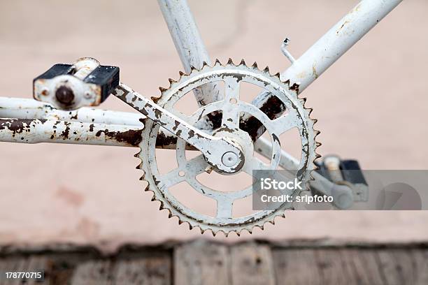 Bicicleta Velha Manivela De Pedal - Fotografias de stock e mais imagens de Alumínio - Alumínio, Ao Ar Livre, Bicicleta