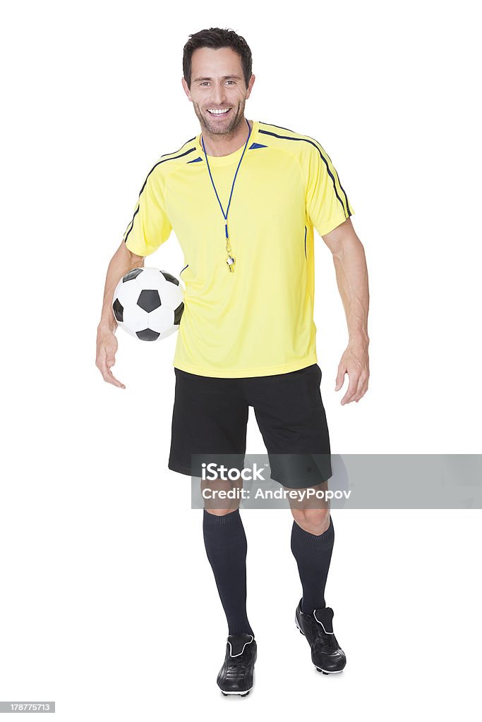 Juez de fútbol con pelota de pie - Foto de stock de Adulto libre de derechos