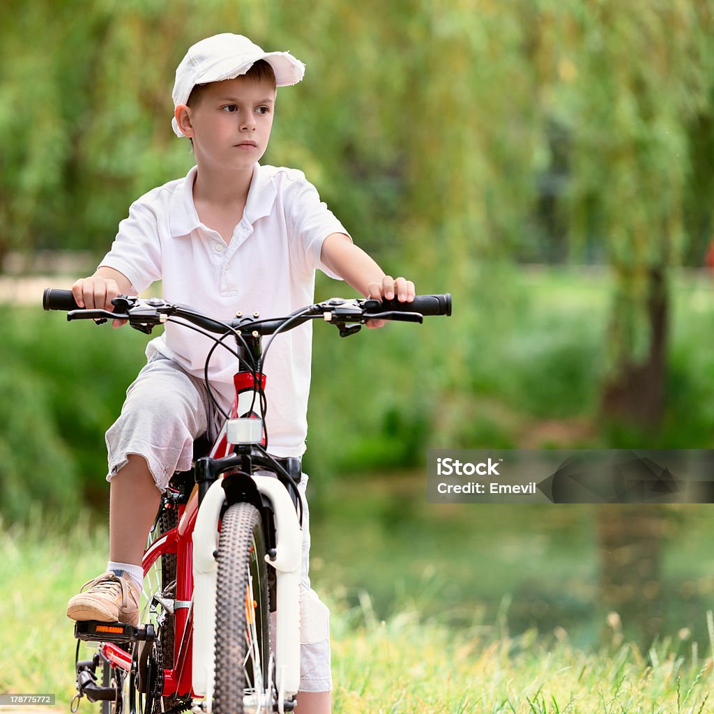 お子様用自転車 - サイクリングのロイヤリティフリーストックフォト