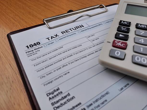 istock Fill out tax form 1040 1787763333
