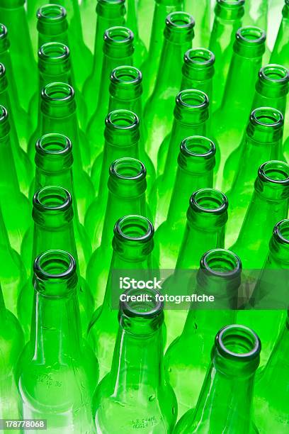 空のビールのボトル - からっぽのストックフォトや画像を多数ご用意 - からっぽ, アルコール飲料, カラー画像